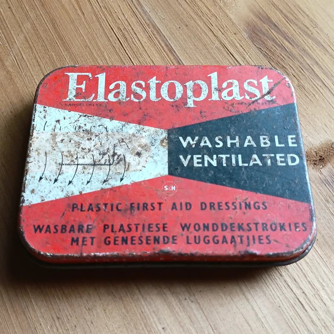 Vintage Elastoplast Washable Ventilated First Aid Dressings Tin