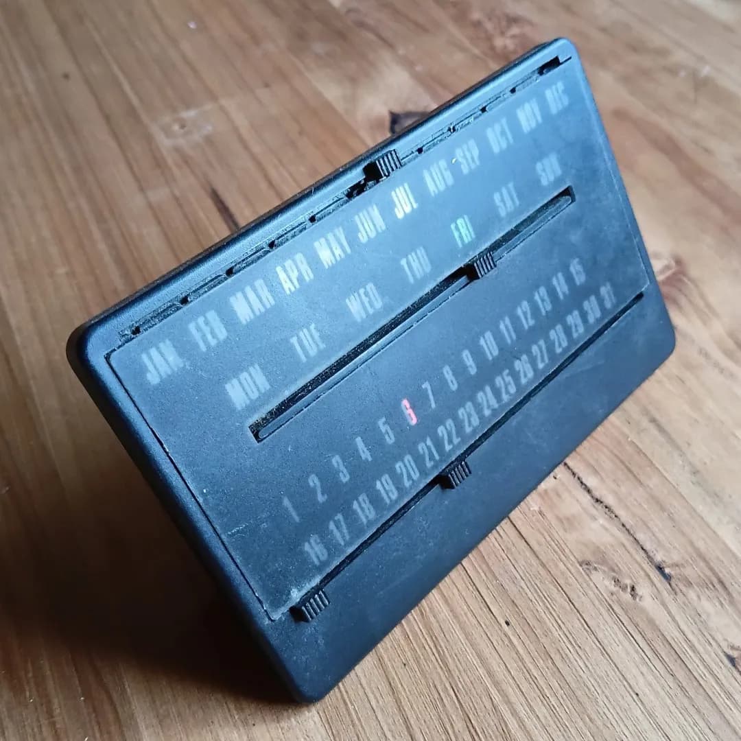Vintage Manual Perpetual Desk Calendar (Art No. 365)